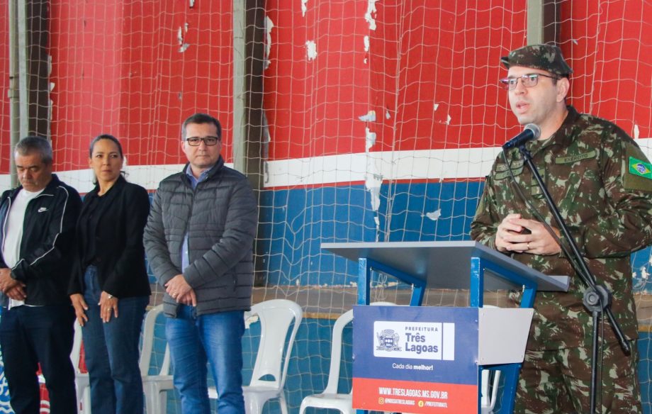 Prefeito participa da cerimônia de juramento à Bandeira Nacional e dispensa militar Prefeito participa da cerimônia de juramento à Bandeira Nacional e dispensa militar