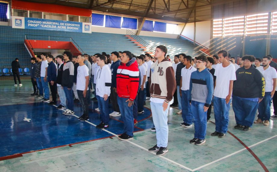 Prefeito participa da cerimônia de juramento à Bandeira Nacional e dispensa militar Prefeito participa da cerimônia de juramento à Bandeira Nacional e dispensa militar
