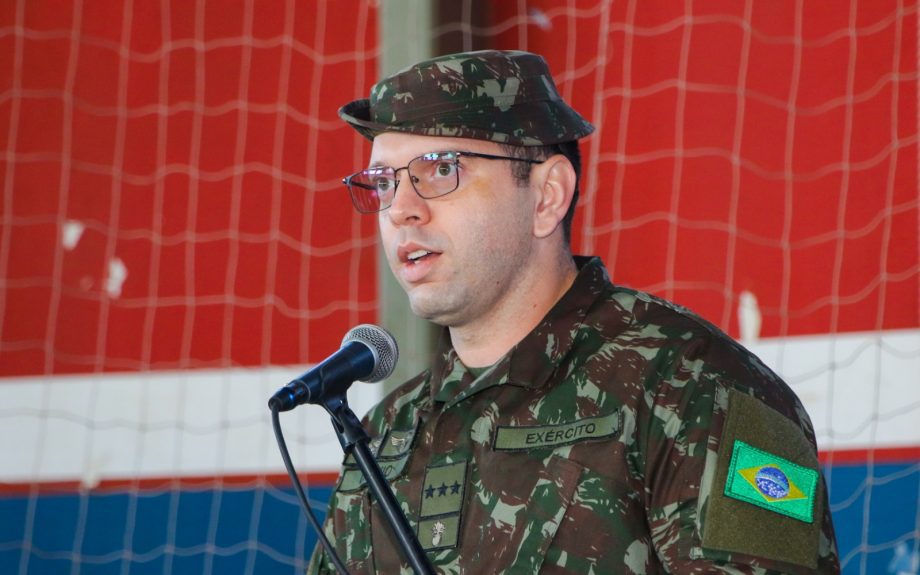 Prefeito participa da cerimônia de juramento à Bandeira Nacional e dispensa militar Prefeito participa da cerimônia de juramento à Bandeira Nacional e dispensa militar