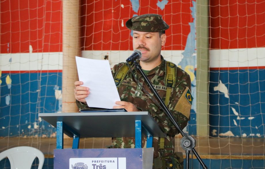 Prefeito participa da cerimônia de juramento à Bandeira Nacional e dispensa militar Prefeito participa da cerimônia de juramento à Bandeira Nacional e dispensa militar