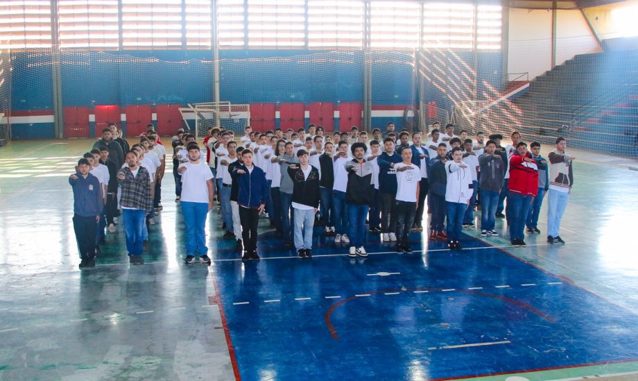 Prefeito participa da cerimônia de juramento à Bandeira Nacional e dispensa militar Prefeito participa da cerimônia de juramento à Bandeira Nacional e dispensa militar