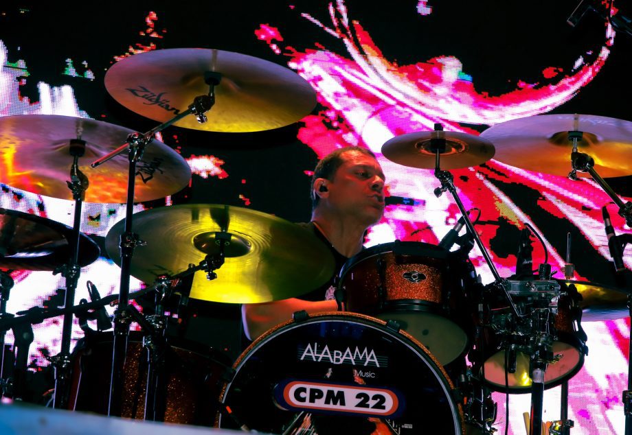 CPM 22 esquenta a primeira noite do Motoshow em Três Lagoas