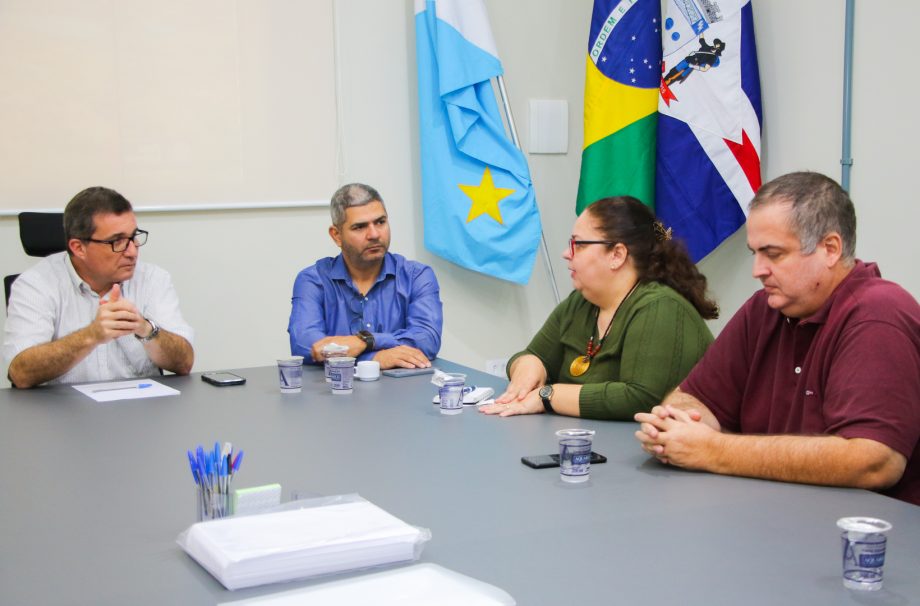 “Políticas para autistas é prioridade para Gestão”, diz prefeito de Três Lagoas em reunião com a AMA “Políticas para autistas é prioridade para Gestão”, diz prefeito de Três Lagoas em reunião com a AMA
