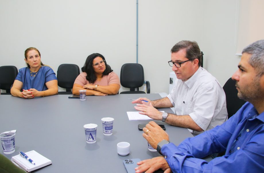 “Políticas para autistas é prioridade para Gestão”, diz prefeito de Três Lagoas em reunião com a AMA “Políticas para autistas é prioridade para Gestão”, diz prefeito de Três Lagoas em reunião com a AMA