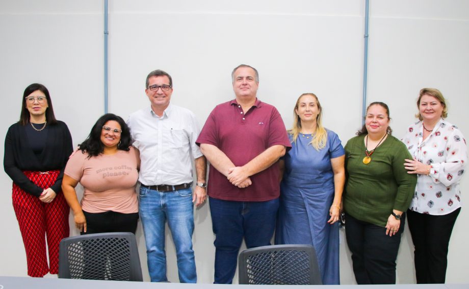 “Políticas para autistas é prioridade para Gestão”, diz prefeito de Três Lagoas em reunião com a AMA “Políticas para autistas é prioridade para Gestão”, diz prefeito de Três Lagoas em reunião com a AMA