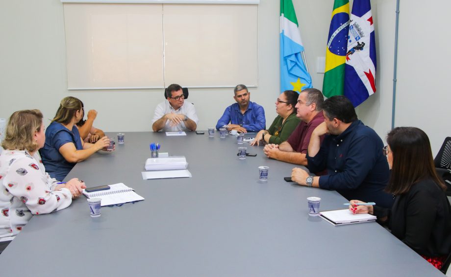 “Políticas para autistas é prioridade para Gestão”, diz prefeito de Três Lagoas em reunião com a AMA “Políticas para autistas é prioridade para Gestão”, diz prefeito de Três Lagoas em reunião com a AMA