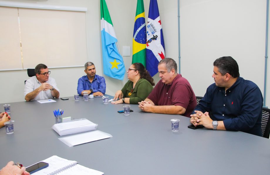 “Políticas para autistas é prioridade para Gestão”, diz prefeito de Três Lagoas em reunião com a AMA “Políticas para autistas é prioridade para Gestão”, diz prefeito de Três Lagoas em reunião com a AMA
