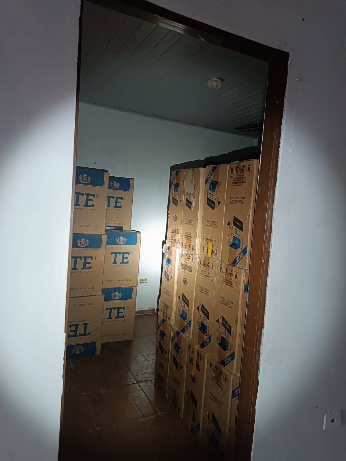 Polícia Civil localiza depósito com carga de cigarros contrabandeados em Campo Grande Polícia Civil localiza depósito com carga de cigarros contrabandeados em Campo Grande