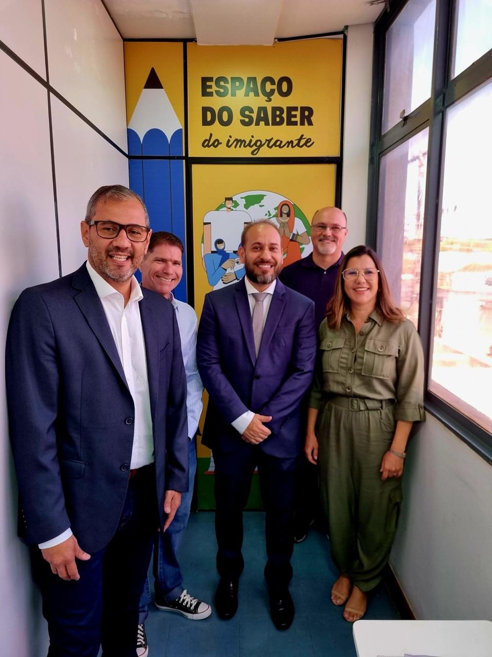 Acolhimento linguístico e humanitário: UEMS entrega certificados para migrantes internacionais e colaboradores Acolhimento linguístico e humanitário: UEMS entrega certificados para migrantes internacionais e colaboradores