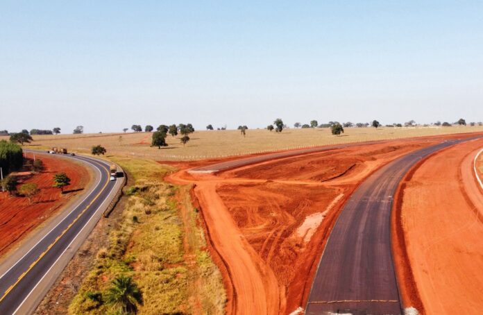 A imagem registrada em junho do ano passado mostra o início do anel viário junto a BR 158 (Foto: Arquivo/Perfil News)