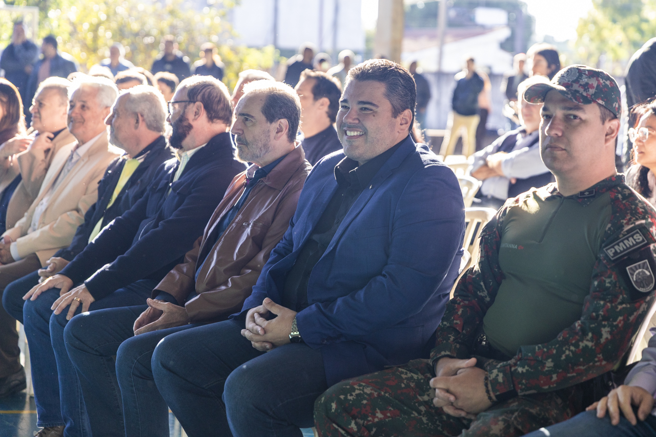 Vereadores assinam documento para regularização de sede da Câmara e outras áreas da União Vereadores assinam documento para regularização de sede da Câmara e outras áreas da União
