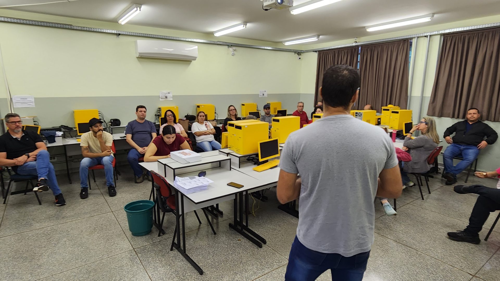 Mais de 190 mil estudantes retornam às aulas nas escolas estaduais de MS nesta terça-feira