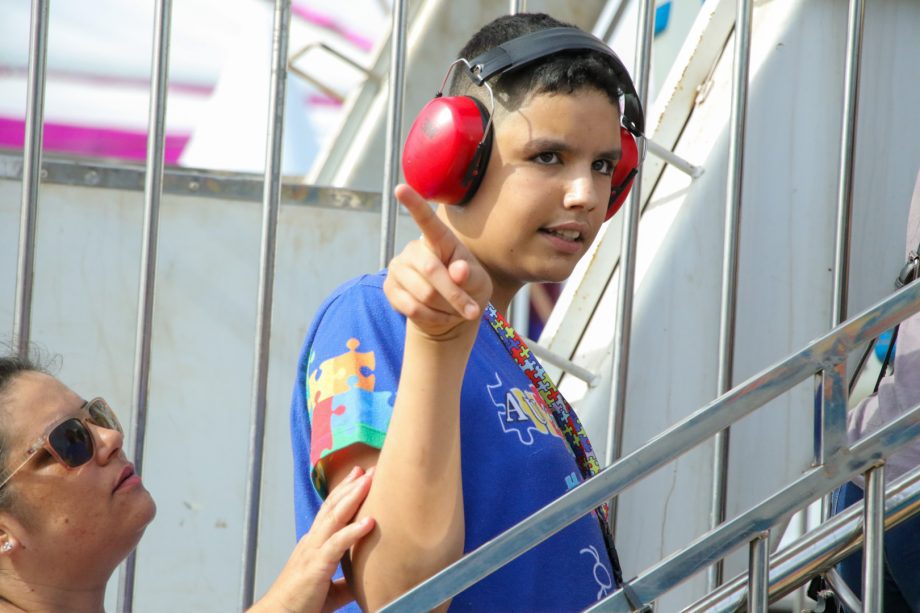 DIA DO SILÊNCIO – Crianças com deficiência ganham dia exclusivo na 35ª Festa do Folclore DIA DO SILÊNCIO – Crianças com deficiência ganham dia exclusivo na 35ª Festa do Folclore