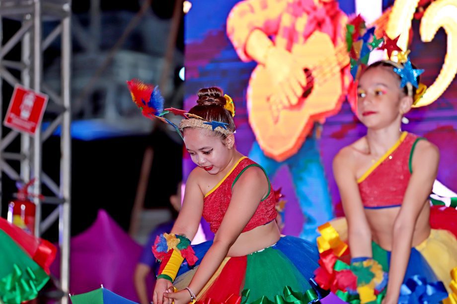 GALERIA DE FOTOS – Fábio Junior emociona multidão na terceira noite da 35ª Festa do Folclore em TL GALERIA DE FOTOS – Fábio Junior emociona multidão na terceira noite da 35ª Festa do Folclore em TL
