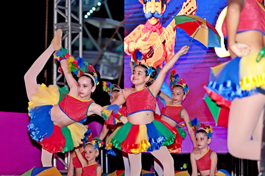 GALERIA DE FOTOS – Fábio Junior emociona multidão na terceira noite da 35ª Festa do Folclore em TL GALERIA DE FOTOS – Fábio Junior emociona multidão na terceira noite da 35ª Festa do Folclore em TL