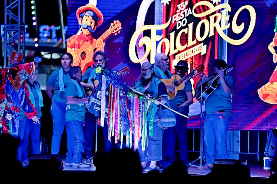 GALERIA DE FOTOS – Fábio Junior emociona multidão na terceira noite da 35ª Festa do Folclore em TL GALERIA DE FOTOS – Fábio Junior emociona multidão na terceira noite da 35ª Festa do Folclore em TL