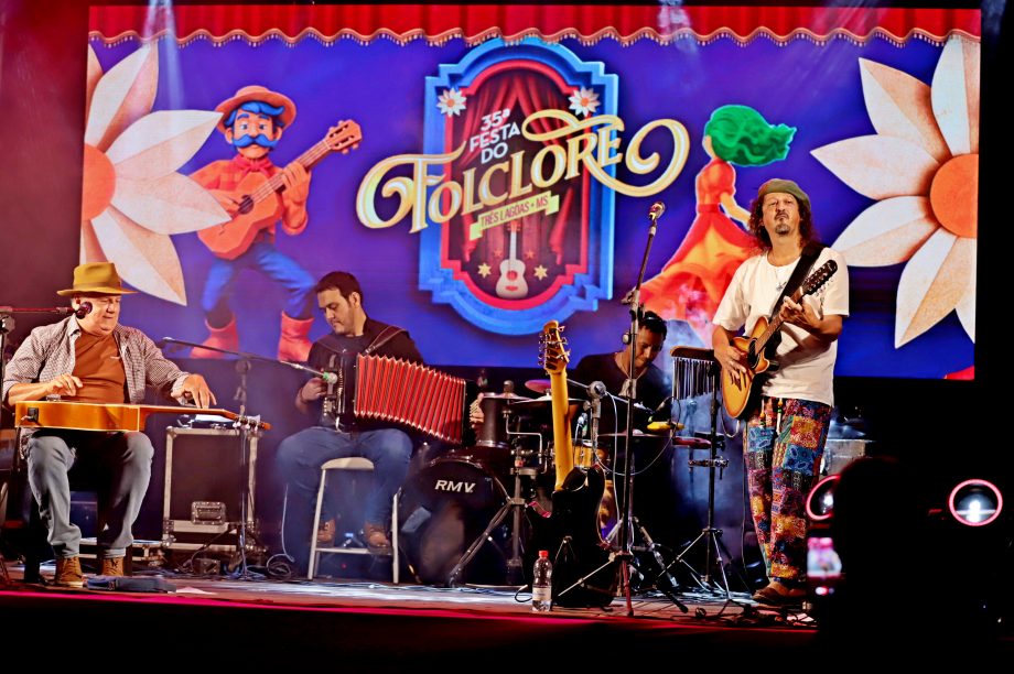 GALERIA DE FOTOS – Fábio Junior emociona multidão na terceira noite da 35ª Festa do Folclore em TL GALERIA DE FOTOS – Fábio Junior emociona multidão na terceira noite da 35ª Festa do Folclore em TL