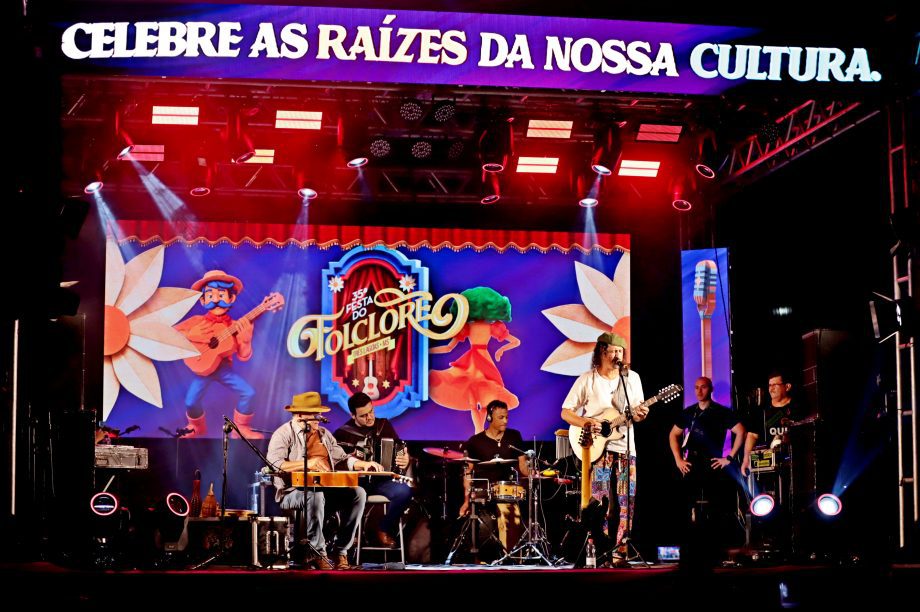 GALERIA DE FOTOS – Fábio Junior emociona multidão na terceira noite da 35ª Festa do Folclore em TL GALERIA DE FOTOS – Fábio Junior emociona multidão na terceira noite da 35ª Festa do Folclore em TL