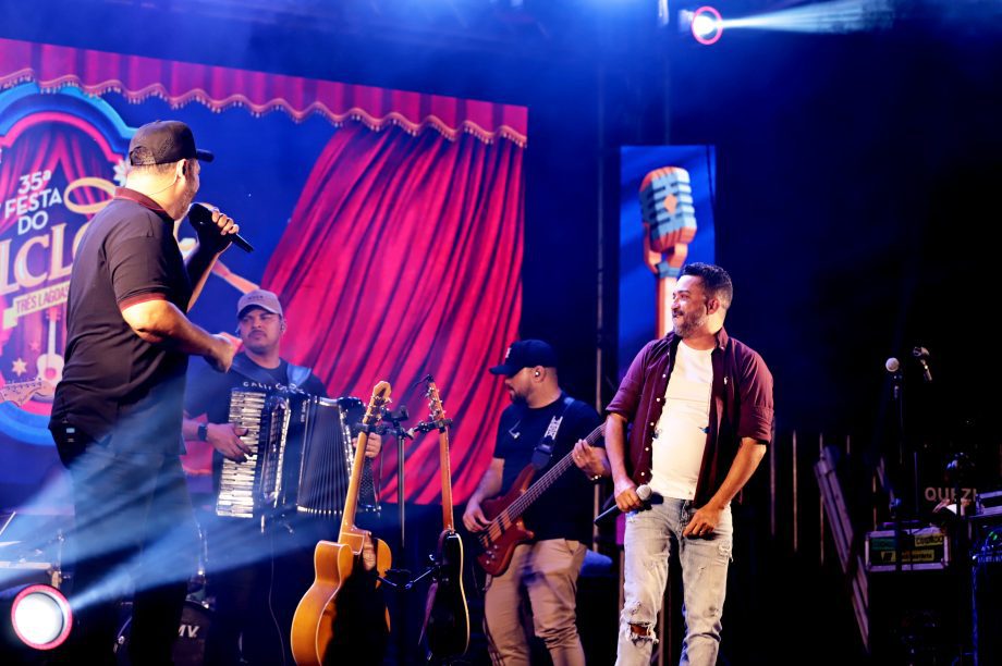 GALERIA DE FOTOS – Fábio Junior emociona multidão na terceira noite da 35ª Festa do Folclore em TL GALERIA DE FOTOS – Fábio Junior emociona multidão na terceira noite da 35ª Festa do Folclore em TL