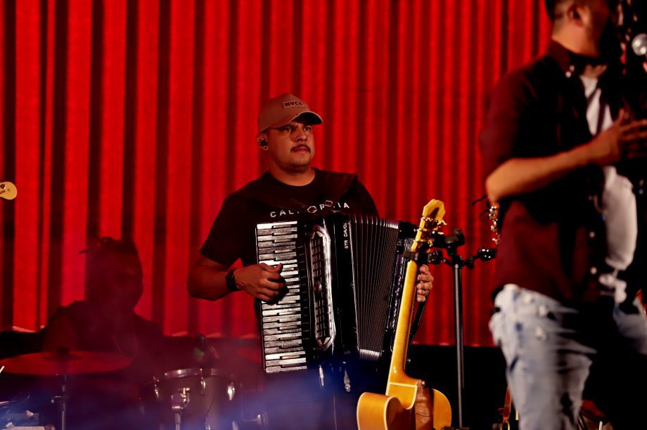 GALERIA DE FOTOS – Fábio Junior emociona multidão na terceira noite da 35ª Festa do Folclore em TL GALERIA DE FOTOS – Fábio Junior emociona multidão na terceira noite da 35ª Festa do Folclore em TL