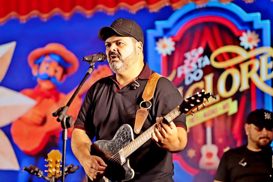 GALERIA DE FOTOS – Fábio Junior emociona multidão na terceira noite da 35ª Festa do Folclore em TL GALERIA DE FOTOS – Fábio Junior emociona multidão na terceira noite da 35ª Festa do Folclore em TL