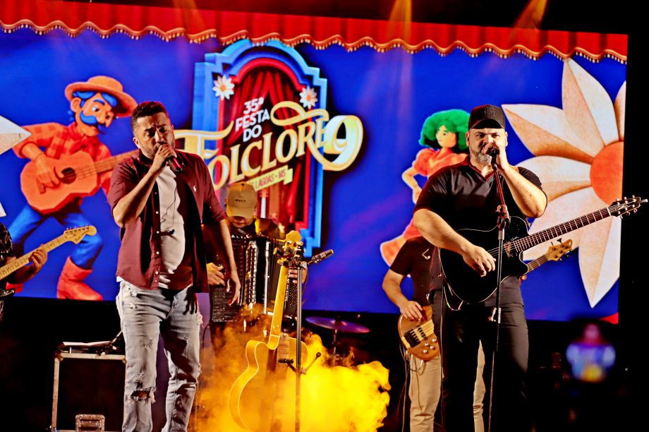 GALERIA DE FOTOS – Fábio Junior emociona multidão na terceira noite da 35ª Festa do Folclore em TL GALERIA DE FOTOS – Fábio Junior emociona multidão na terceira noite da 35ª Festa do Folclore em TL