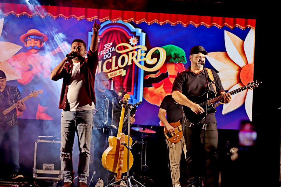 GALERIA DE FOTOS – Fábio Junior emociona multidão na terceira noite da 35ª Festa do Folclore em TL GALERIA DE FOTOS – Fábio Junior emociona multidão na terceira noite da 35ª Festa do Folclore em TL