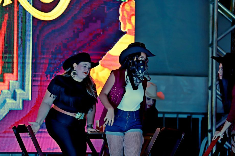 GALERIA DE FOTOS – Fábio Junior emociona multidão na terceira noite da 35ª Festa do Folclore em TL GALERIA DE FOTOS – Fábio Junior emociona multidão na terceira noite da 35ª Festa do Folclore em TL