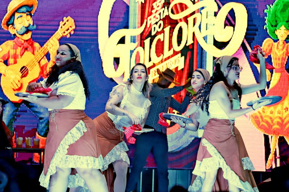 GALERIA DE FOTOS – Fábio Junior emociona multidão na terceira noite da 35ª Festa do Folclore em TL GALERIA DE FOTOS – Fábio Junior emociona multidão na terceira noite da 35ª Festa do Folclore em TL