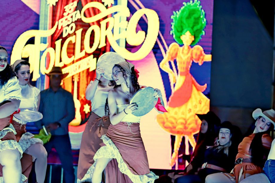 GALERIA DE FOTOS – Fábio Junior emociona multidão na terceira noite da 35ª Festa do Folclore em TL GALERIA DE FOTOS – Fábio Junior emociona multidão na terceira noite da 35ª Festa do Folclore em TL
