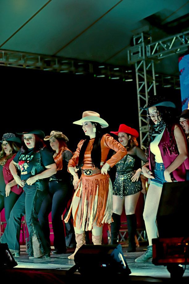 GALERIA DE FOTOS – Fábio Junior emociona multidão na terceira noite da 35ª Festa do Folclore em TL GALERIA DE FOTOS – Fábio Junior emociona multidão na terceira noite da 35ª Festa do Folclore em TL