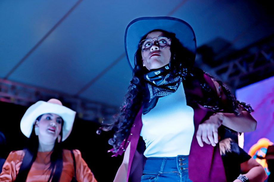 GALERIA DE FOTOS – Fábio Junior emociona multidão na terceira noite da 35ª Festa do Folclore em TL GALERIA DE FOTOS – Fábio Junior emociona multidão na terceira noite da 35ª Festa do Folclore em TL