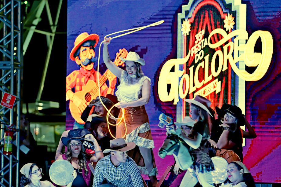 GALERIA DE FOTOS – Fábio Junior emociona multidão na terceira noite da 35ª Festa do Folclore em TL GALERIA DE FOTOS – Fábio Junior emociona multidão na terceira noite da 35ª Festa do Folclore em TL