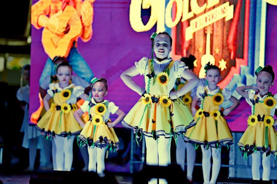GALERIA DE FOTOS – Fábio Junior emociona multidão na terceira noite da 35ª Festa do Folclore em TL GALERIA DE FOTOS – Fábio Junior emociona multidão na terceira noite da 35ª Festa do Folclore em TL