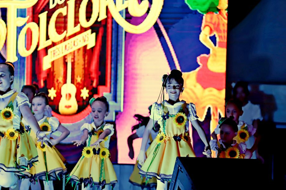 GALERIA DE FOTOS – Fábio Junior emociona multidão na terceira noite da 35ª Festa do Folclore em TL GALERIA DE FOTOS – Fábio Junior emociona multidão na terceira noite da 35ª Festa do Folclore em TL