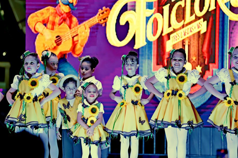 GALERIA DE FOTOS – Fábio Junior emociona multidão na terceira noite da 35ª Festa do Folclore em TL GALERIA DE FOTOS – Fábio Junior emociona multidão na terceira noite da 35ª Festa do Folclore em TL
