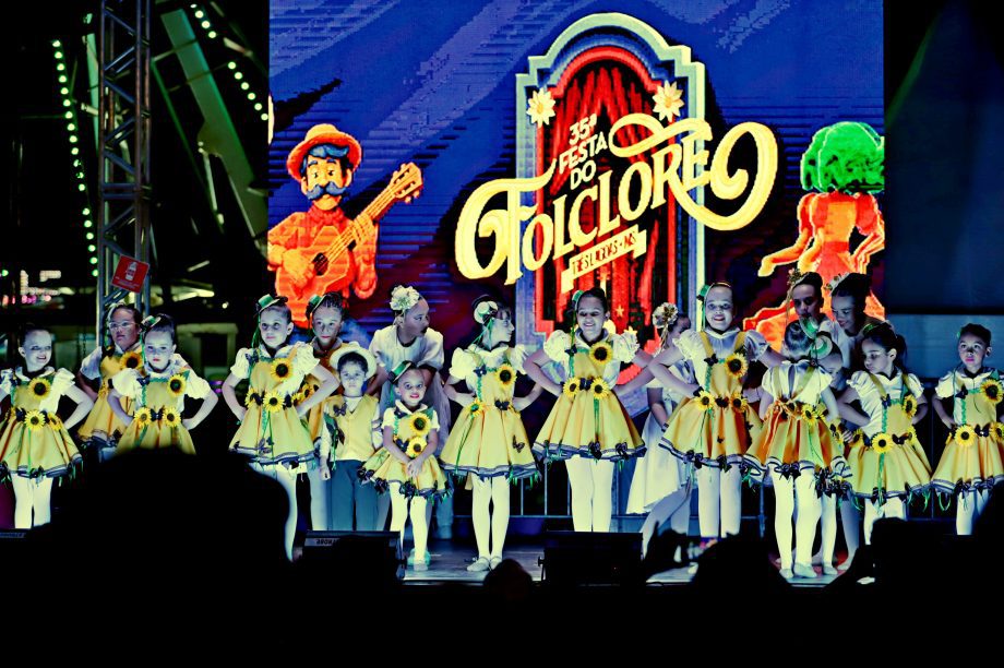 GALERIA DE FOTOS – Fábio Junior emociona multidão na terceira noite da 35ª Festa do Folclore em TL GALERIA DE FOTOS – Fábio Junior emociona multidão na terceira noite da 35ª Festa do Folclore em TL