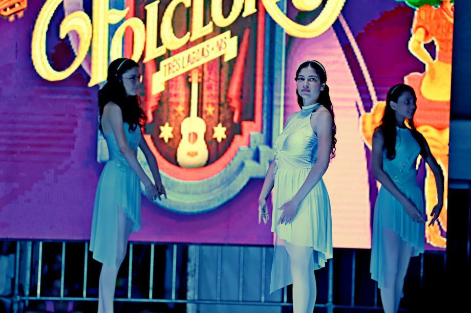 GALERIA DE FOTOS – Fábio Junior emociona multidão na terceira noite da 35ª Festa do Folclore em TL GALERIA DE FOTOS – Fábio Junior emociona multidão na terceira noite da 35ª Festa do Folclore em TL