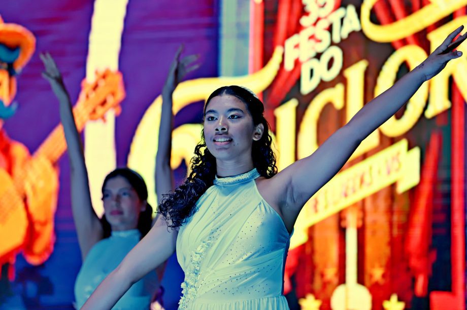 GALERIA DE FOTOS – Fábio Junior emociona multidão na terceira noite da 35ª Festa do Folclore em TL GALERIA DE FOTOS – Fábio Junior emociona multidão na terceira noite da 35ª Festa do Folclore em TL