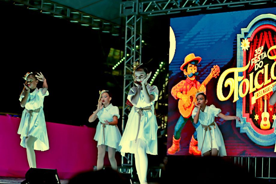 GALERIA DE FOTOS – Fábio Junior emociona multidão na terceira noite da 35ª Festa do Folclore em TL GALERIA DE FOTOS – Fábio Junior emociona multidão na terceira noite da 35ª Festa do Folclore em TL