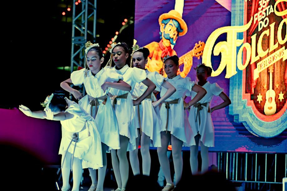 GALERIA DE FOTOS – Fábio Junior emociona multidão na terceira noite da 35ª Festa do Folclore em TL GALERIA DE FOTOS – Fábio Junior emociona multidão na terceira noite da 35ª Festa do Folclore em TL