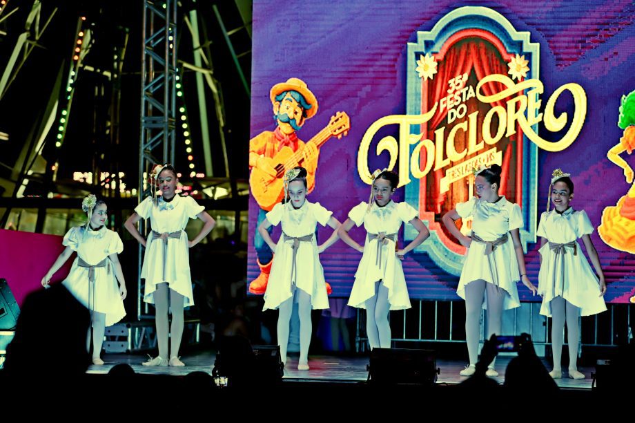 GALERIA DE FOTOS – Fábio Junior emociona multidão na terceira noite da 35ª Festa do Folclore em TL GALERIA DE FOTOS – Fábio Junior emociona multidão na terceira noite da 35ª Festa do Folclore em TL