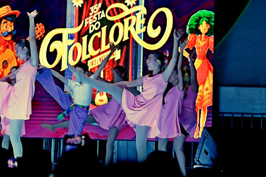 GALERIA DE FOTOS – Fábio Junior emociona multidão na terceira noite da 35ª Festa do Folclore em TL GALERIA DE FOTOS – Fábio Junior emociona multidão na terceira noite da 35ª Festa do Folclore em TL