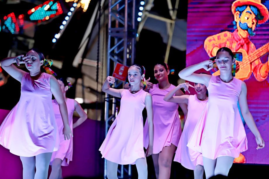 GALERIA DE FOTOS – Fábio Junior emociona multidão na terceira noite da 35ª Festa do Folclore em TL GALERIA DE FOTOS – Fábio Junior emociona multidão na terceira noite da 35ª Festa do Folclore em TL