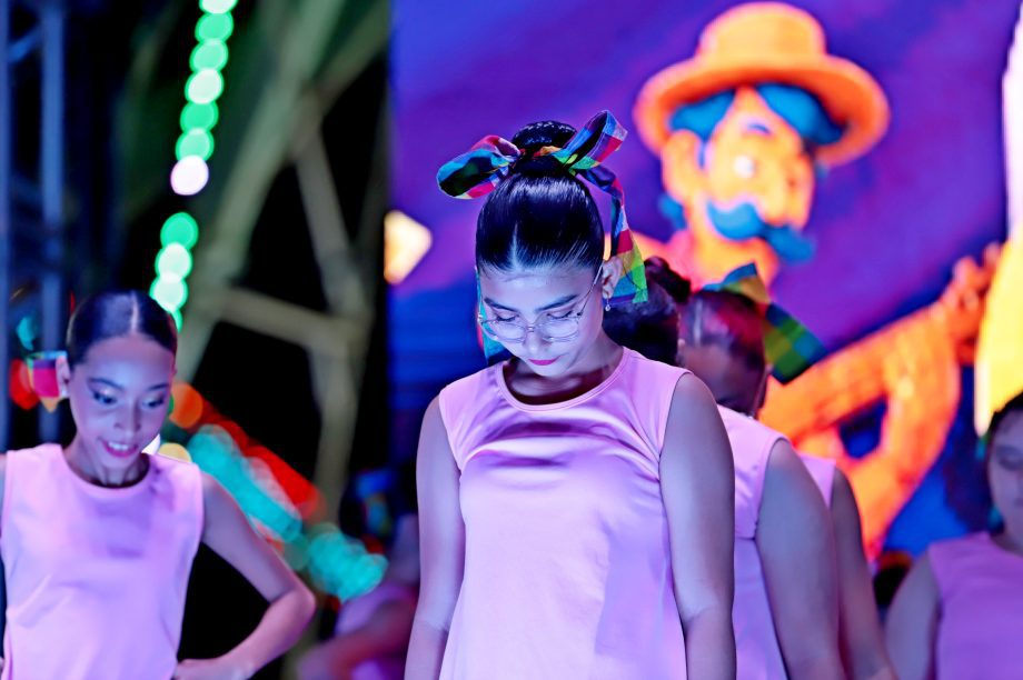 GALERIA DE FOTOS – Fábio Junior emociona multidão na terceira noite da 35ª Festa do Folclore em TL GALERIA DE FOTOS – Fábio Junior emociona multidão na terceira noite da 35ª Festa do Folclore em TL