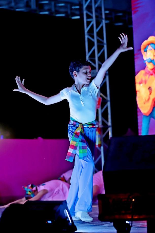 GALERIA DE FOTOS – Fábio Junior emociona multidão na terceira noite da 35ª Festa do Folclore em TL GALERIA DE FOTOS – Fábio Junior emociona multidão na terceira noite da 35ª Festa do Folclore em TL