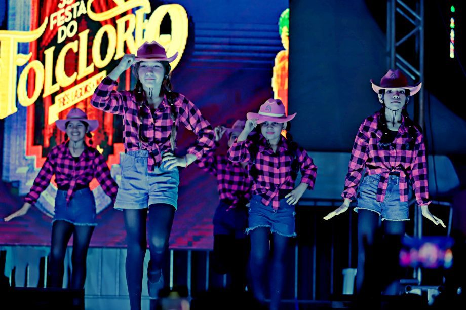 GALERIA DE FOTOS – Fábio Junior emociona multidão na terceira noite da 35ª Festa do Folclore em TL GALERIA DE FOTOS – Fábio Junior emociona multidão na terceira noite da 35ª Festa do Folclore em TL
