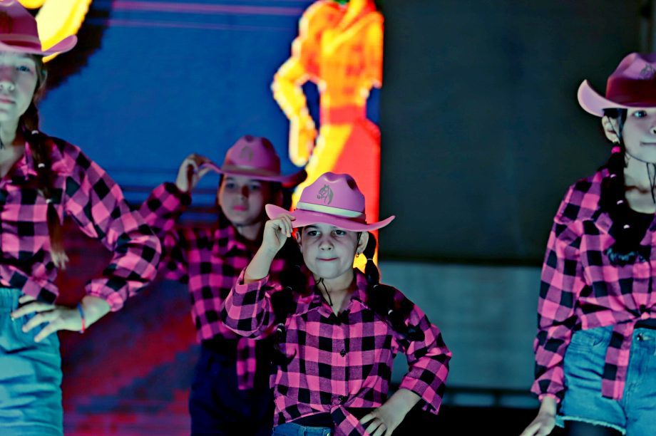 GALERIA DE FOTOS – Fábio Junior emociona multidão na terceira noite da 35ª Festa do Folclore em TL GALERIA DE FOTOS – Fábio Junior emociona multidão na terceira noite da 35ª Festa do Folclore em TL