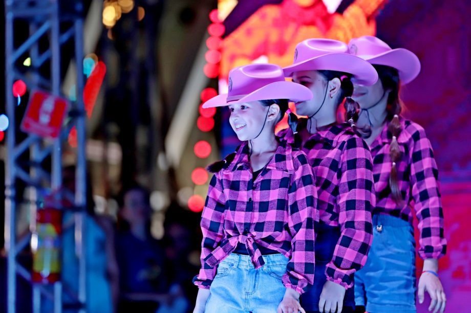 GALERIA DE FOTOS – Fábio Junior emociona multidão na terceira noite da 35ª Festa do Folclore em TL GALERIA DE FOTOS – Fábio Junior emociona multidão na terceira noite da 35ª Festa do Folclore em TL