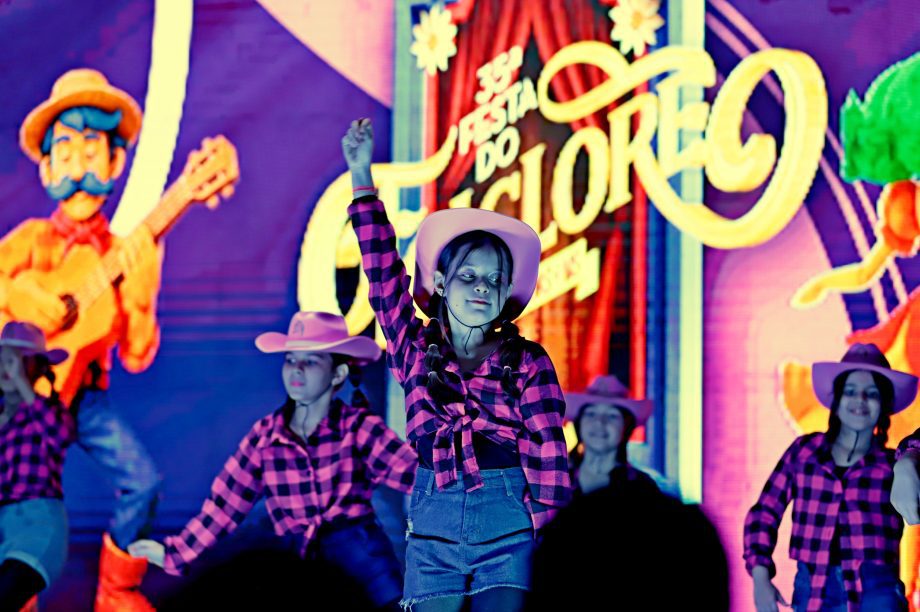 GALERIA DE FOTOS – Fábio Junior emociona multidão na terceira noite da 35ª Festa do Folclore em TL GALERIA DE FOTOS – Fábio Junior emociona multidão na terceira noite da 35ª Festa do Folclore em TL